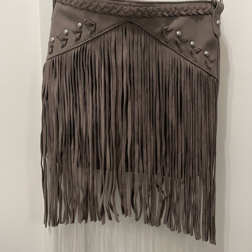 Maurice’s Purse! Fringe! Grey/Beige
